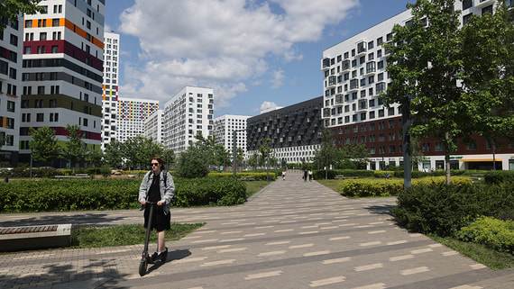 Russians Increasingly Embrace Electric Scooters as Urban Transportation