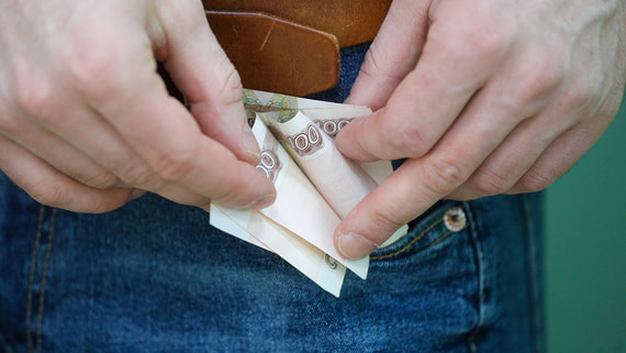 Experts Explain Expected Slowdown in Russian Real Income Growth in 2026