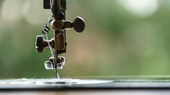 The Singer Sewing Machine Empire: Bold Marketing, Legal Battles, and History’s First Franchise