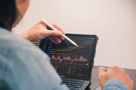 US Treasury’s Bond Buyback Decision Triggers Bitcoin and Gold Rally While Weakening the Dollar