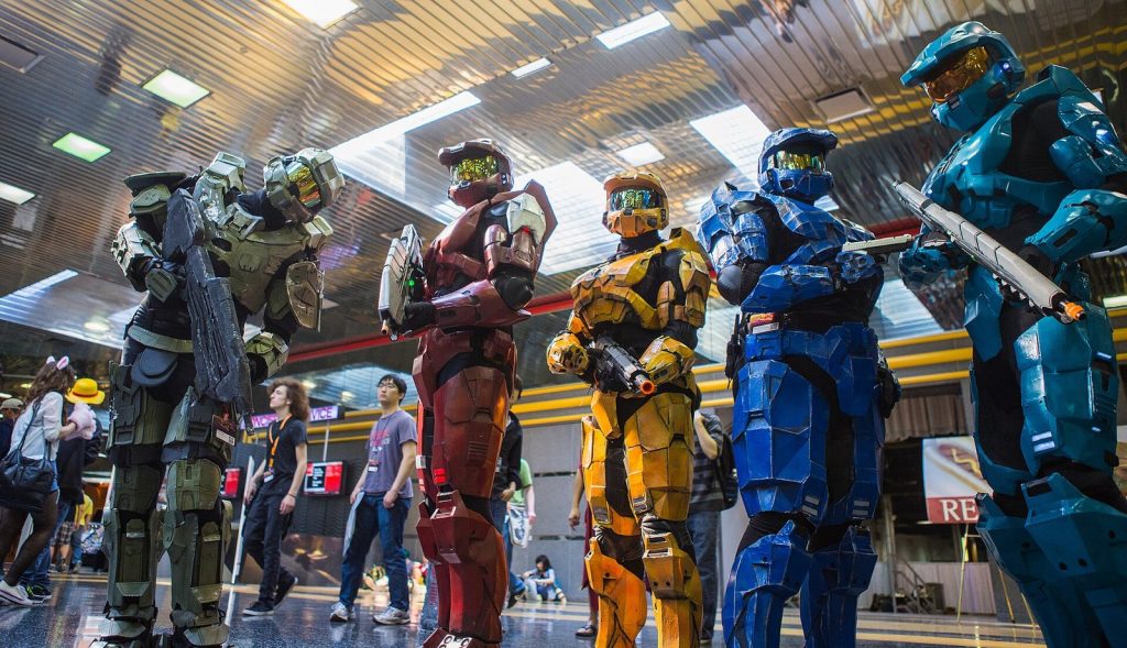 Several Master Chief cosplayers in Spartan armour standing in a row